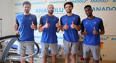 Anadolu Efesli 4 basketbolcu sağlık kontrolünden geçti
