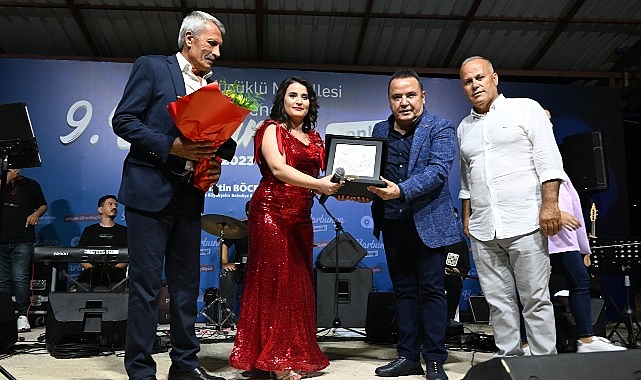 Antalya Büyükşehir Belediye Başkanı Muhittin Böcek Küçüklü Mahallesi 9. Barbunya Şenliği'ne katıldı