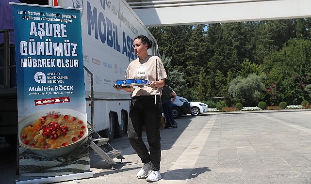 Antalya Büyükşehir'den 50 bin kişiye aşure ikramı