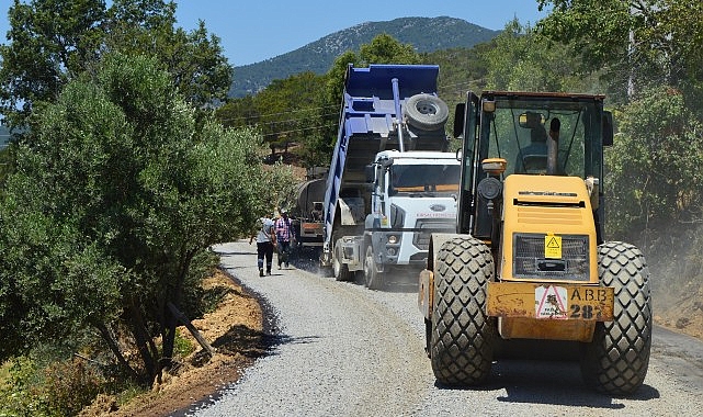 Antalya Büyükşehir'den grup yollarında çalışma