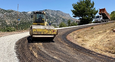 Antalya Büyükşehir kırsalda asfalt seferberliğini sürdürüyor