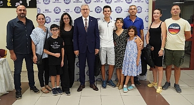 Başarılı öğrencilerin kayıtlarını Rektör Prof. Dr. Budak yaptı
