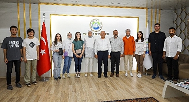 Başkan Esat Öztürk yeni üniversitelileri tebrik etti