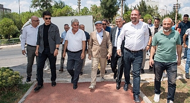 Başkan Soyer Çiğli’de çevre düzenleme çalışmalarını inceledi