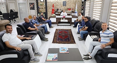 Belediye işçilerinden Başkan Öztürk'e zam teşekkürü