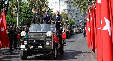 Büyük Zafer Antalya'da coşkuyla kutlanıyor