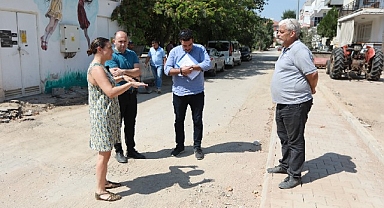 Efes Selçuk'ta yollar, aydınlatma direkleri ve parklar..