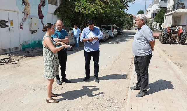 Efes Selçuk'ta yollar, aydınlatma direkleri ve parklar..