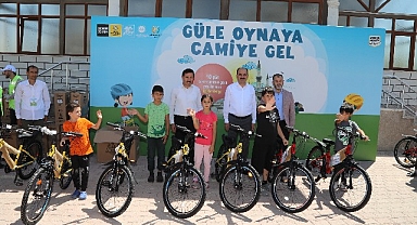 Güle Oynaya Camiye Gel Projesi’nde Bisiklet Dağıtımı Başladı