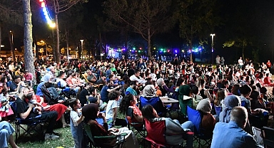 İznik Sahili Yazlık Sinema ile Cıvıl Cıvıl