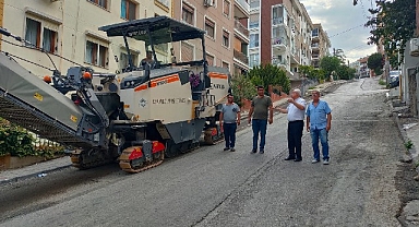 Karabağlar'da asfaltlama çalışmaları sıcak dinlemiyor