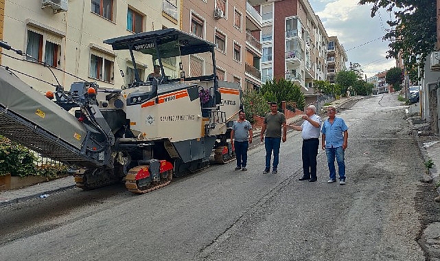 Karabağlar'da asfaltlama çalışmaları sıcak dinlemiyor