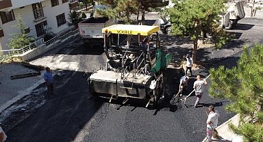 Keçiören'in sokakları sıcak asfaltla yenileniyor
