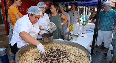 Konak'ta 5 Bin Kişiye Aşure