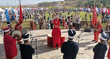 Konya Büyükşehir Malazgirt Zaferi'nin 952. Yıl Dönümü Coşkusuna Eşlik Ediyor