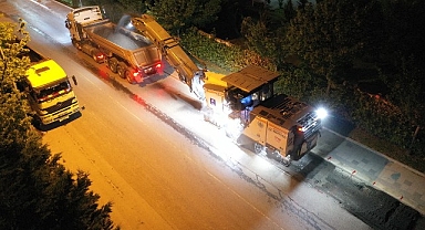 Küçükçekmece Belediyesi'nin asfalt çalışmaları aralıksız sürüyor