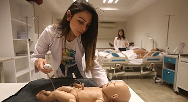 Prof. Dr. Arif Aktuğ Ertekin: “Teorik bilgilerin uygulama eğitimleri ile bütünleştirilmesi esastır”