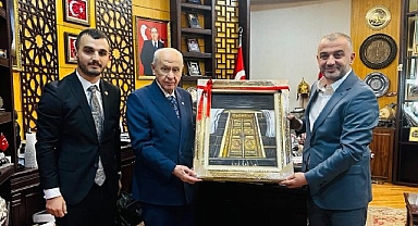 Tarihi ve Kutsal Mekanlar ile Büyüleyen Sergi: Amine Sultan Tan'ın