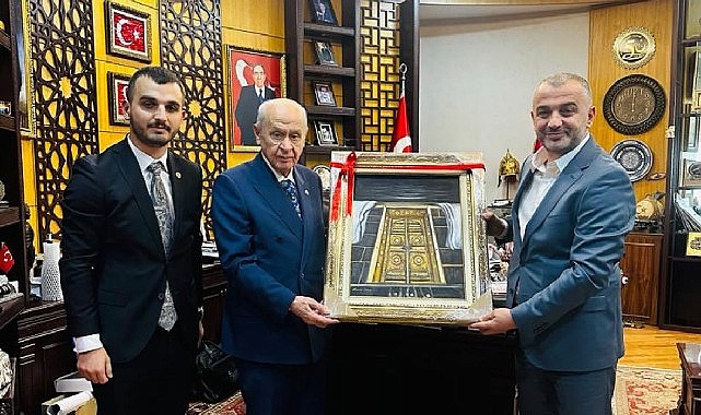 Tarihi ve Kutsal Mekanlar ile Büyüleyen Sergi: Amine Sultan Tan'ın