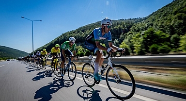 Uluslararası 100. Yıl Cumhuriyet Bisiklet Turu’nun 4. Etabında bisikletçiler rüzgara karşı finişe vardı