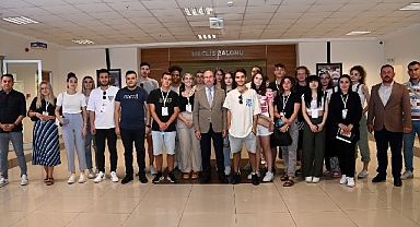 Yabancı öğrenciler Başkan Pekyatırmacı'yı ziyaret etti