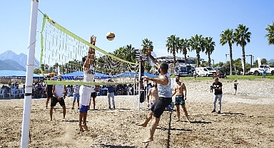 Antalya Büyükşehir'den plaj voleybolu turnuvası
