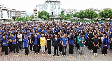 Başkan Böcek yeni eğitim öğretim yılını öğrencilerle karşıladı