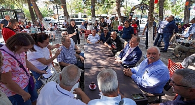 Başkan Çalık Emekliler Lokali'ni ziyaret etti