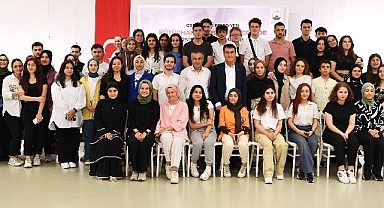 Başkan Dündar, üniversiteyi kazanan öğrencilerle buluştu