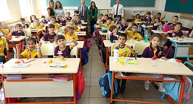 Başkan Erdem’den miniklere ilk gün sürprizi