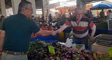 Başkan Topaloğlu’ndan pazar esnafını ziyaret