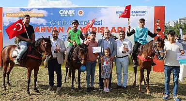 Canik Atları Dört Nala Koştu