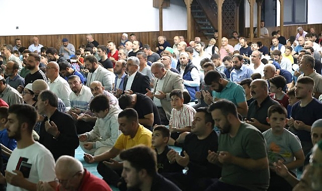 Canik'te Eller Semaya Açıldı