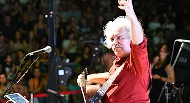 Çiğli’de Zafer Coşkusu Yeni Türkü ile Kutlandı