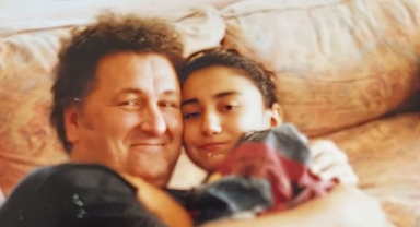 Evrencan Gündüz, Babasının Şarkılarını Yeniden Seslendirme Geleneğini Sürdürüyor: 'Aşkın Sesini Duyuyorum'