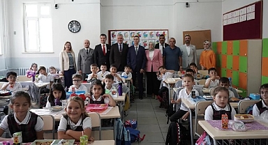 Gerenli çocukların İlköğretim Haftası heyecanına ortak oldu