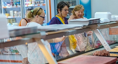 Halk Market ve Halk Giyim Seferihisarlıların yüzünü güldürüyor