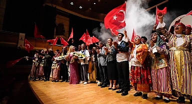 İzmirli muhtarlar Cumhuriyet’in 100’üncü yılı için yeniden sahneye çıktı