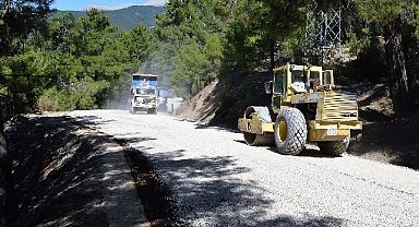 Kaş Yuvacık grup yolu asfaltlanıyor