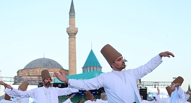 Mevlana’nın Huzurunda 250 Semazen Aynı Anda Sema İcra Etti
