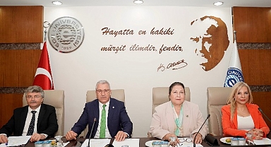 Rektör Prof. Dr. Budak, “Engelsiz Birimler”e ödüllerini takdim etti