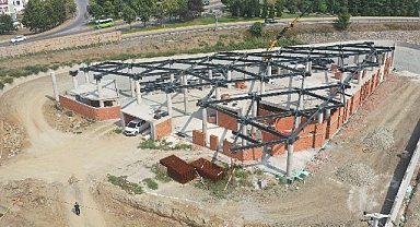 Yeni Gölcük terminal binasında çatı imalatı yapılıyor