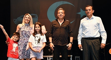 Yenişehir Belediyesi Sunay Akın ve Ali Altay’ı Mersinlilerle buluşturdu