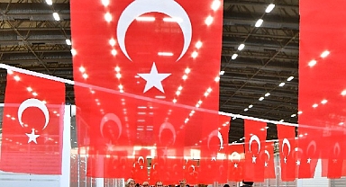 35 bin metrekare Türk bayraklarıyla donatıldı