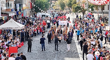 Bergama'da Cumhuriyet Bayramı coşkuyla kutlandı