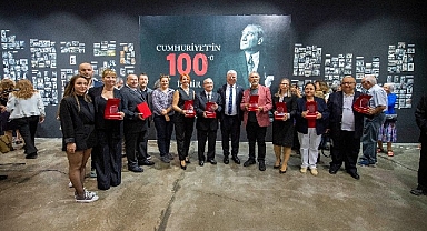 Cumhuriyet sevdalısı İzmir’de “Cumhuriyet’in 100’ü İzmir” sergisi açıldı