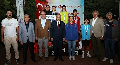 Cumhuriyetin 100. Yılına Özel Laser Run Yarışları Atatürk Botanik Bahçesi'nde düzenlendi