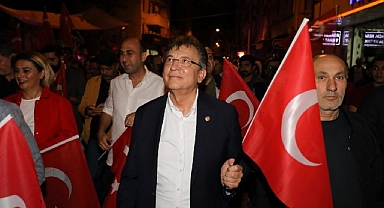 Edremit’te Cumhuriyet Coşkusu Fener alayı ile taçlandı