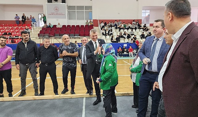 Gölcük 100 yıl coşkusunu 7'den 70'e sporla yaşıyor