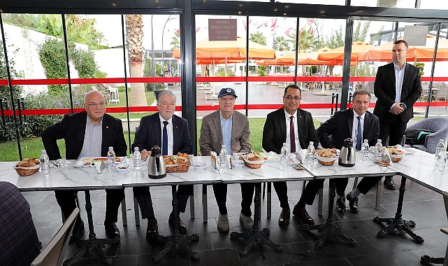 İESOB yönetimi'nden başkan Engin'e ziyaret